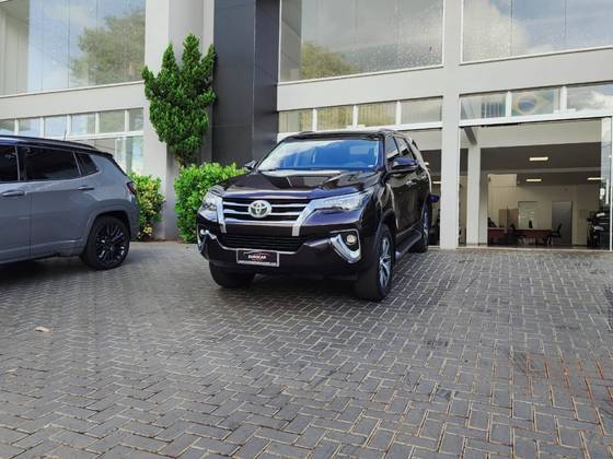 TOYOTA HILUX SW4 2.8 SRX 4X4 16V TURBO INTERCOOLER DIESEL 4P AUTOMÁTICO TOYOTA HILUX SW4 2.8 SRX 4X4 16V TURBO INTERCOOLER DIESEL 4P AUTOMÁTICO